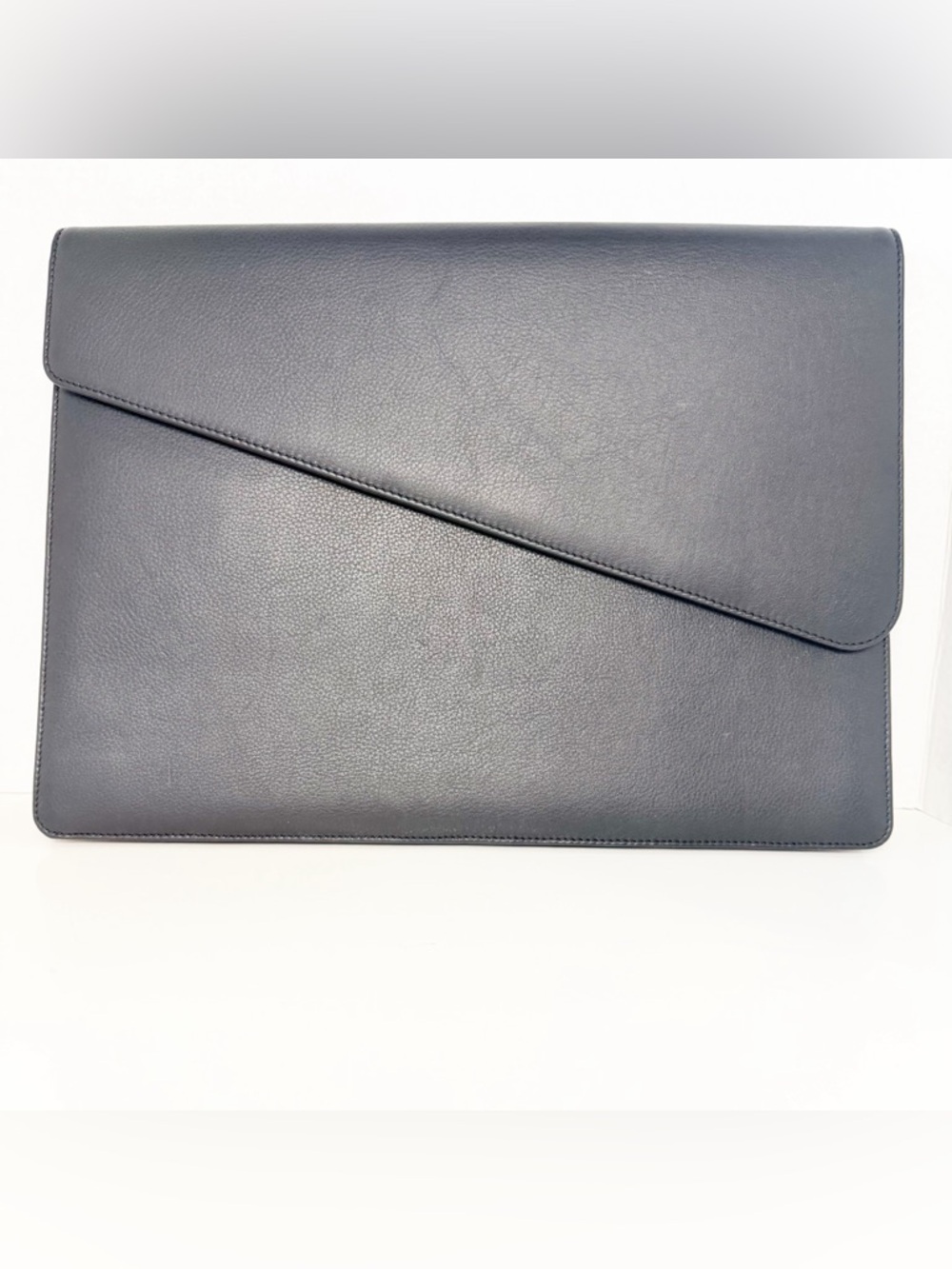 Pristine Levenger Black Pebbled Leather Folio with Magnetic Closure
